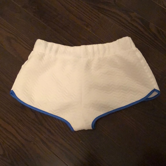 White adidas cloud shorts - Picture 2 of 5